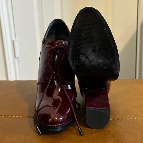 Guess Block Heels w/tie - Picture 2 of 4